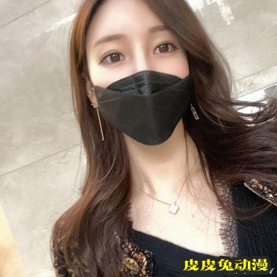 韩国美女漫画家走红网络 二次元身材亲自COS女主角