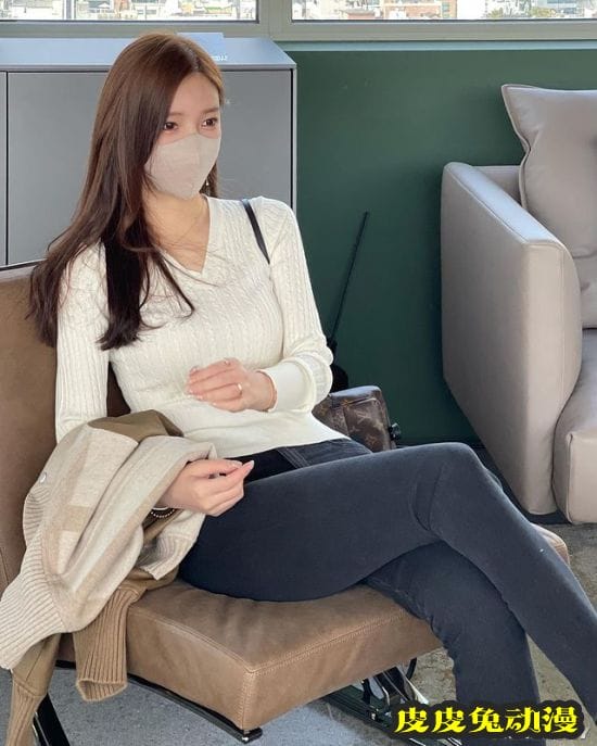 韩国美女漫画家走红网络 二次元身材亲自COS女主角