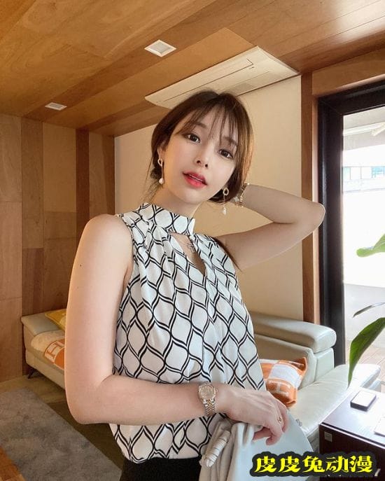 韩国美女漫画家走红网络 二次元身材亲自COS女主角