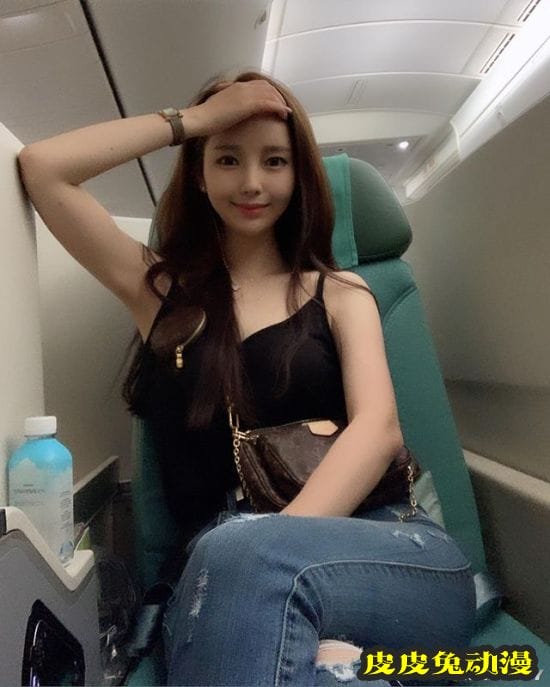 韩国美女漫画家走红网络 二次元身材亲自COS女主角