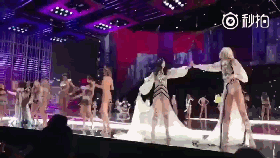 19岁成超模23岁学编程 维密天使“小kk”Karlie Kloss逆袭之路