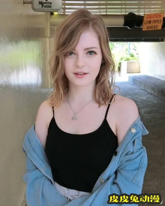 热爱二次元的荷兰混血正妹 甜美可爱的人间精灵