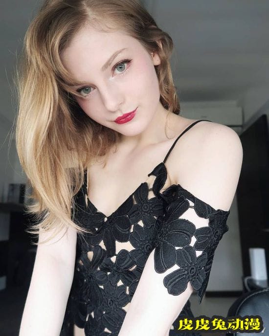 热爱二次元的荷兰混血正妹 甜美可爱的人间精灵