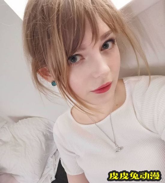 热爱二次元的荷兰混血正妹 甜美可爱的人间精灵