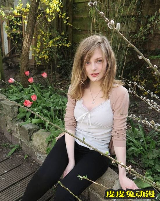 热爱二次元的荷兰混血正妹 甜美可爱的人间精灵