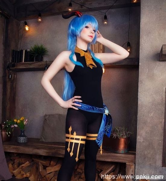娇小可爱型嫩妹 喜欢清凉衣服的俄罗斯猫娘COSER