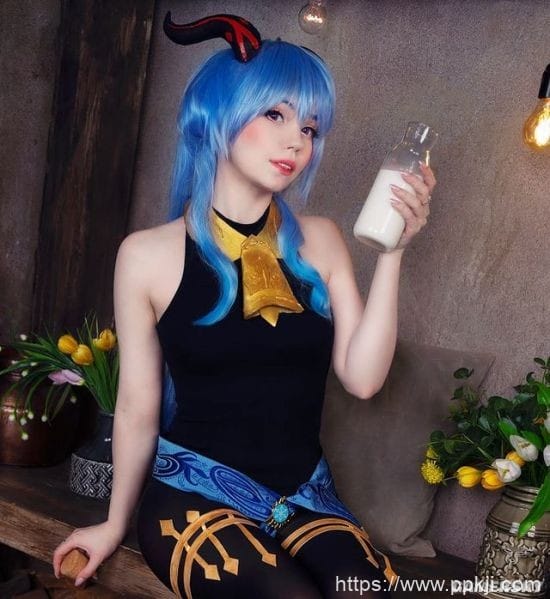 娇小可爱型嫩妹 喜欢清凉衣服的俄罗斯猫娘COSER