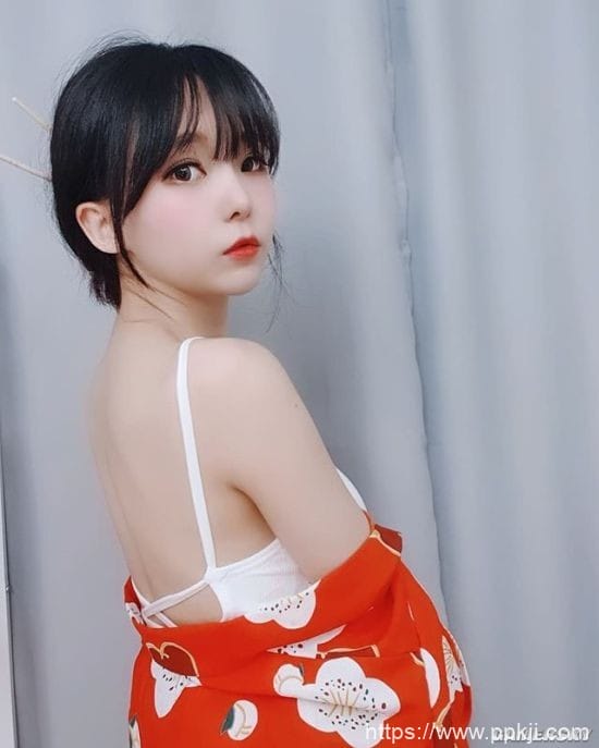 杀死童贞毛衣出击 可甜可辣的韩国正妹主播