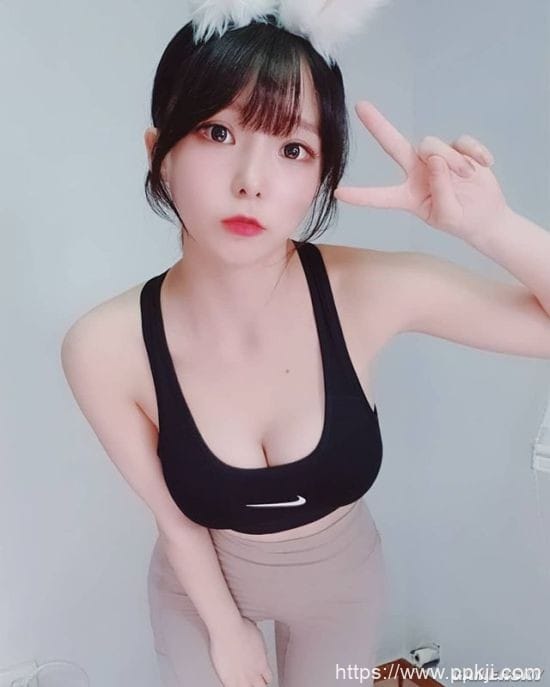 杀死童贞毛衣出击 可甜可辣的韩国正妹主播