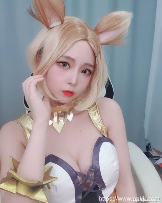 杀死童贞毛衣出击 可甜可辣的韩国正妹主播