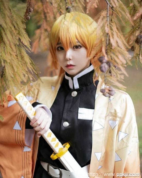 杀死童贞毛衣出击 可甜可辣的韩国正妹主播