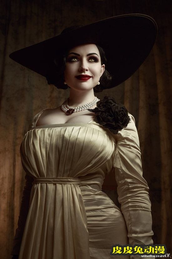 俄妹COS《生化8》吸血鬼贵妇 大的还原惊悚感拉满-皮皮兔动漫