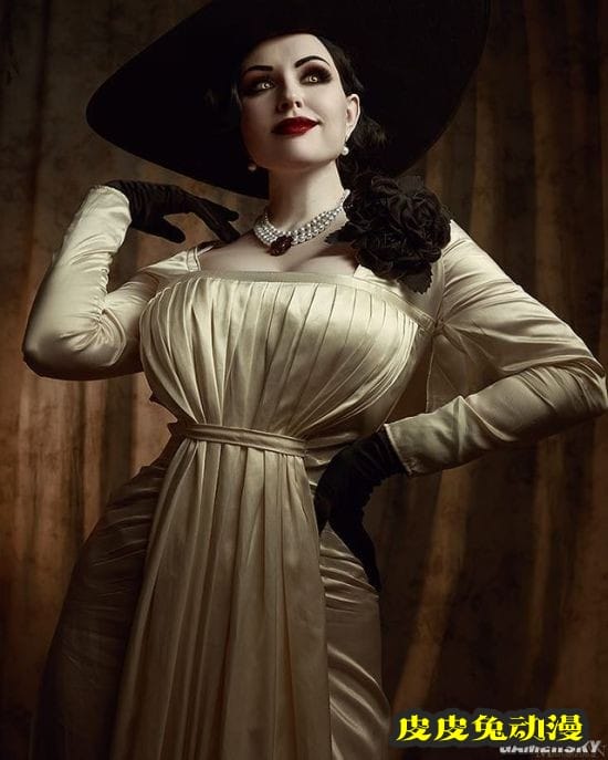 俄妹COS《生化8》吸血鬼贵妇 大的还原惊悚感拉满