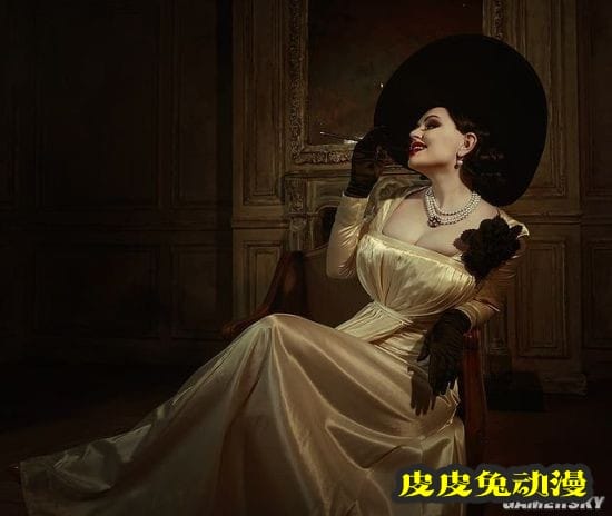 俄妹COS《生化8》吸血鬼贵妇 大的还原惊悚感拉满