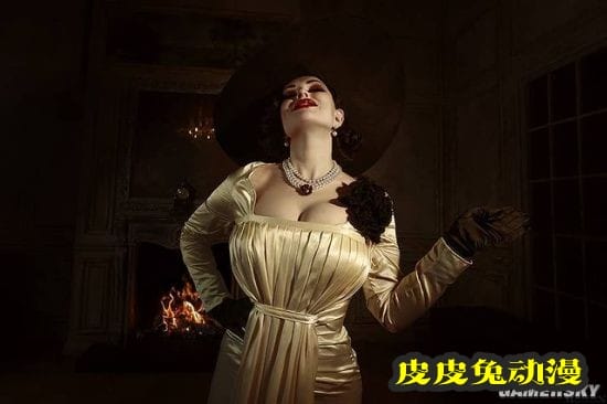 俄妹COS《生化8》吸血鬼贵妇 大的还原惊悚感拉满