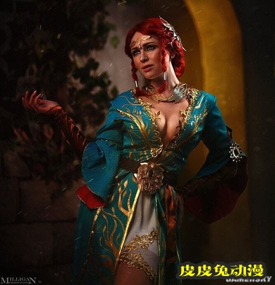 俄妹COS《生化8》吸血鬼贵妇 大的还原惊悚感拉满