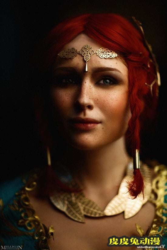 俄妹COS《生化8》吸血鬼贵妇 大的还原惊悚感拉满