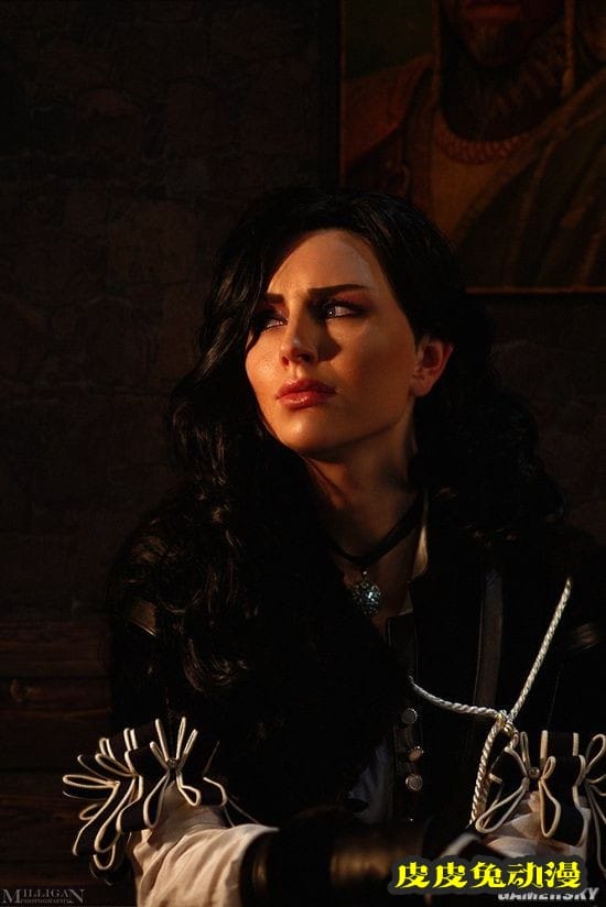 俄妹COS《生化8》吸血鬼贵妇 大的还原惊悚感拉满