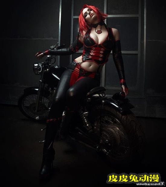 俄妹COS《生化8》吸血鬼贵妇 大的还原惊悚感拉满