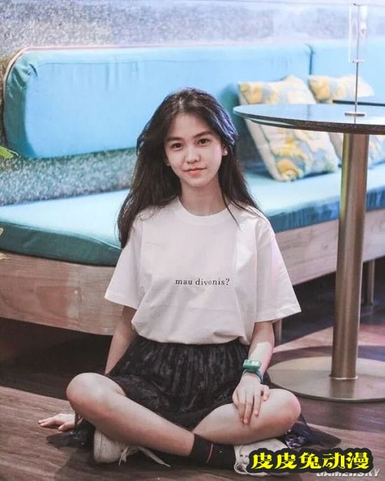 超萌童颜女法官让人想认罪 清纯颜值的邻家女友