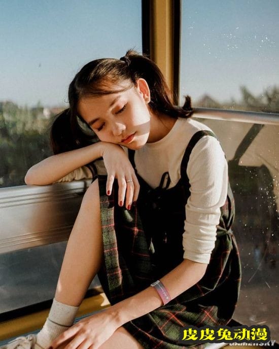 超萌童颜女法官让人想认罪 清纯颜值的邻家女友