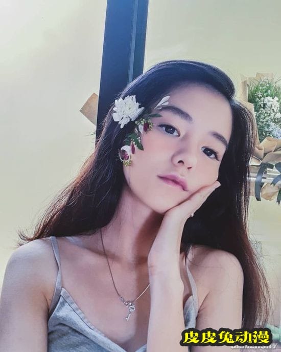 超萌童颜女法官让人想认罪 清纯颜值的邻家女友