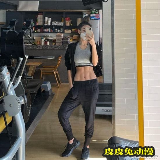 韩国肥妹变身性感辣妹 大秀腹肌只为报复前男友