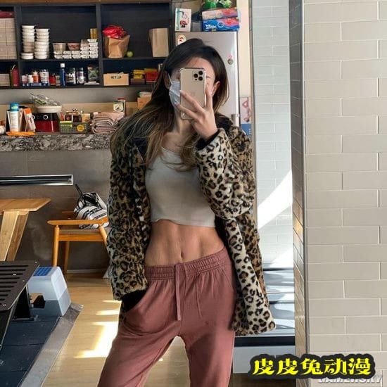 韩国肥妹变身性感辣妹 大秀腹肌只为报复前男友