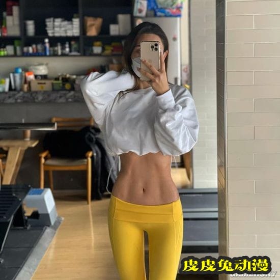 韩国肥妹变身性感辣妹 大秀腹肌只为报复前男友