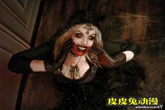 俄妹COS《生化危机8》吸血鬼女儿 性感黑丝超还原-皮皮兔动漫