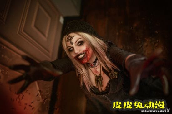 俄妹COS《生化危机8》吸血鬼女儿 性感黑丝超还原