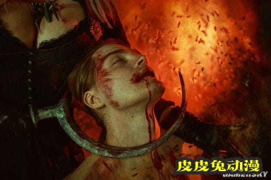 俄妹COS《生化危机8》吸血鬼女儿 性感黑丝超还原