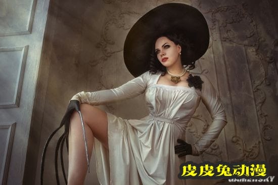 俄妹COS《生化危机8》吸血鬼女儿 性感黑丝超还原