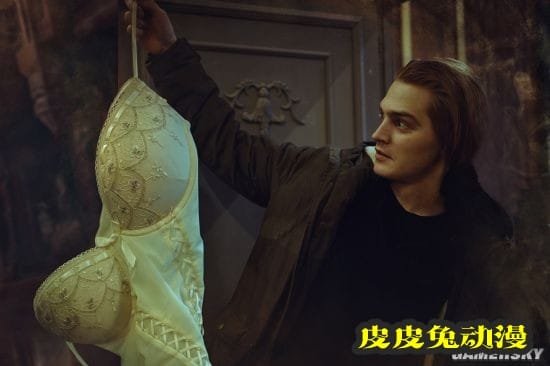 俄妹COS《生化危机8》吸血鬼女儿 性感黑丝超还原