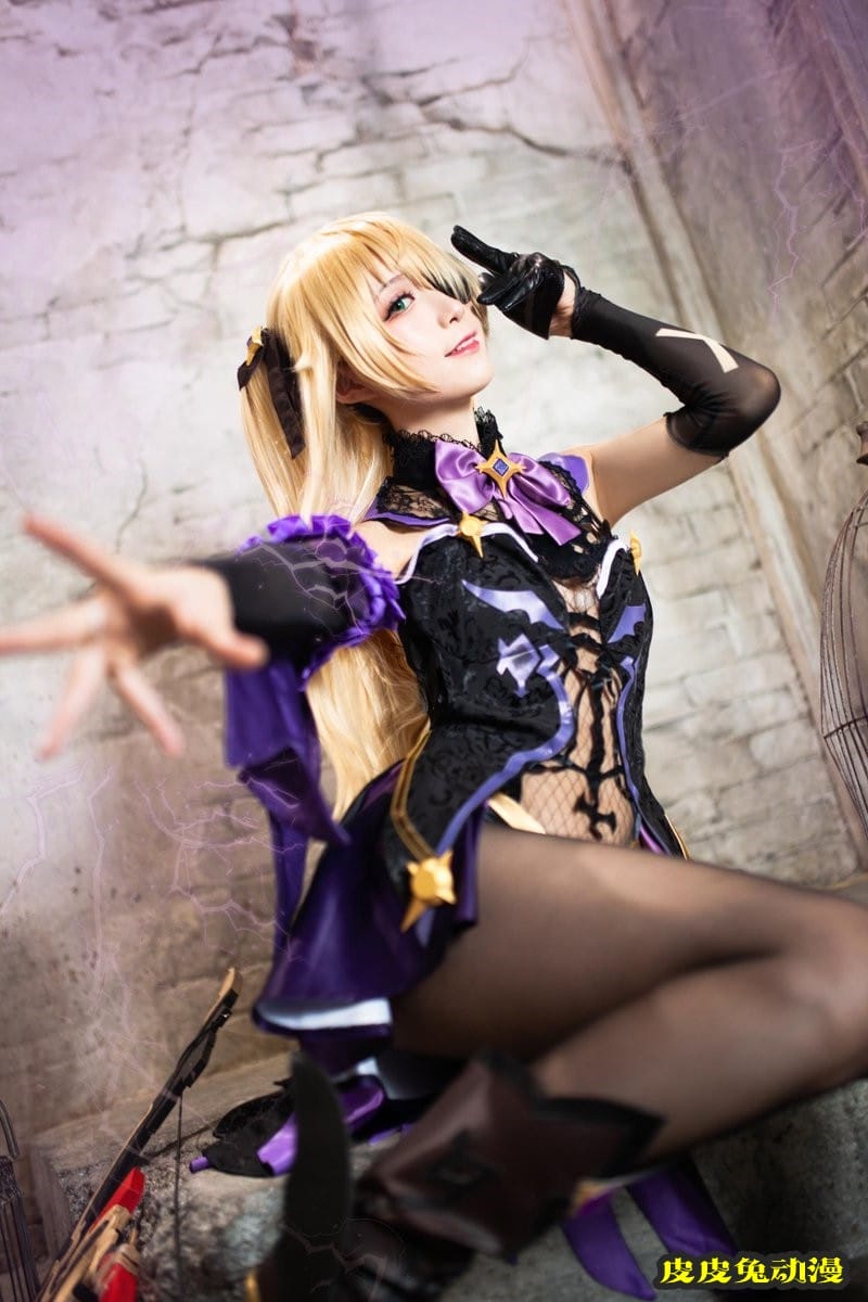 蒂法肉感爆棚三笠腹肌不再 一周大师级CosPlay赏