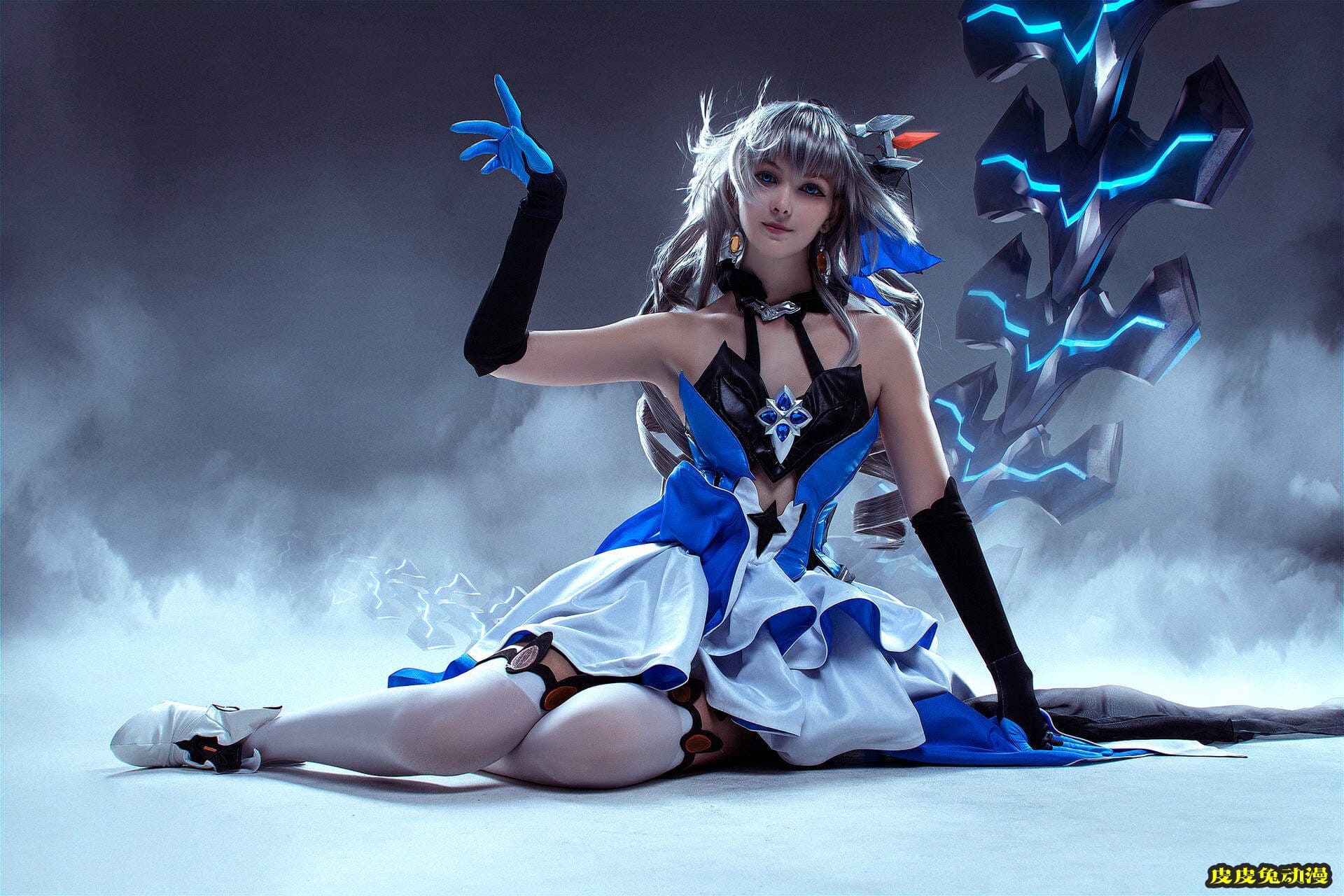 蒂法肉感爆棚三笠腹肌不再 一周大师级CosPlay赏