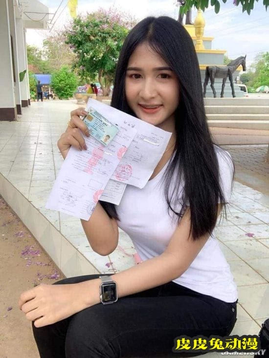 泰国变性妹子参加征兵抽签 网友称赞她勇气可嘉