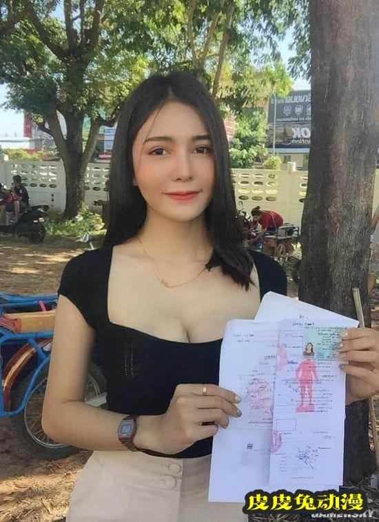 泰国变性妹子参加征兵抽签 网友称赞她勇气可嘉