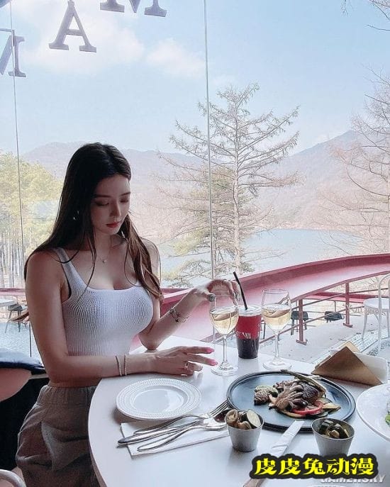 吃的肉都长在上面了 韩国美艳模特身材超火辣