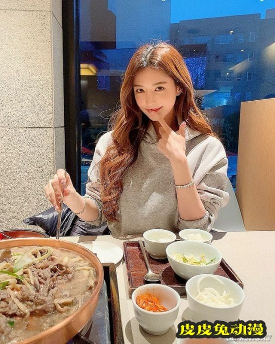 吃的肉都长在上面了 韩国美艳模特身材超火辣