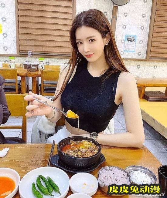 吃的肉都长在上面了 韩国美艳模特身材超火辣