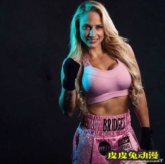 美女拳击手穿蕾丝内衣过磅走红 被对手批不尊重比赛