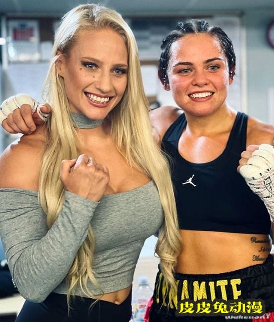 美女拳击手穿蕾丝内衣过磅走红 被对手批不尊重比赛