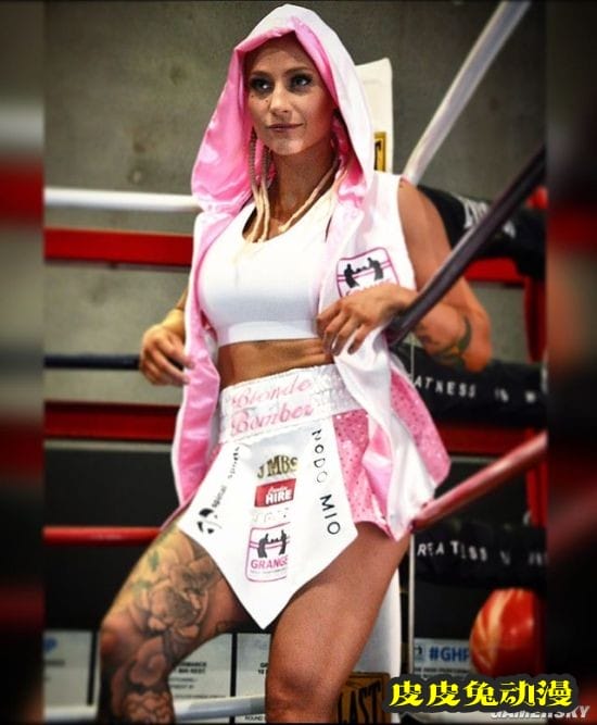 美女拳击手穿蕾丝内衣过磅走红 被对手批不尊重比赛