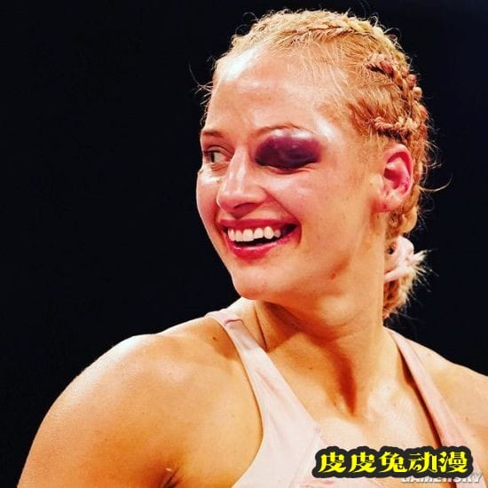 美女拳击手穿蕾丝内衣过磅走红 被对手批不尊重比赛