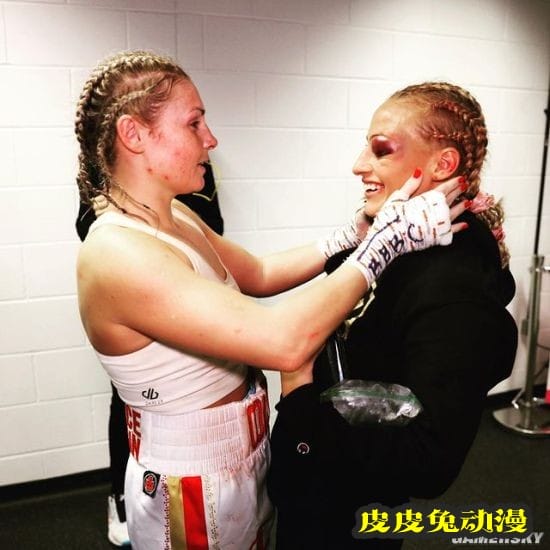 美女拳击手穿蕾丝内衣过磅走红 被对手批不尊重比赛