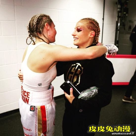 美女拳击手穿蕾丝内衣过磅走红 被对手批不尊重比赛