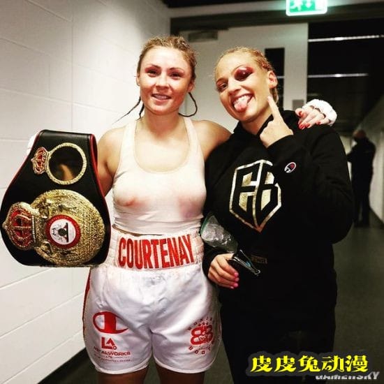 美女拳击手穿蕾丝内衣过磅走红 被对手批不尊重比赛