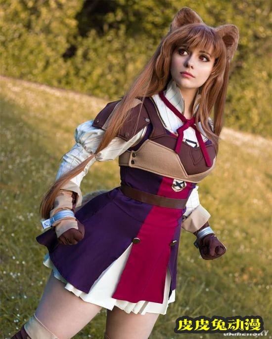 前凸后翘的绝对肉感 白皙俄妹COSER御姐气场十足