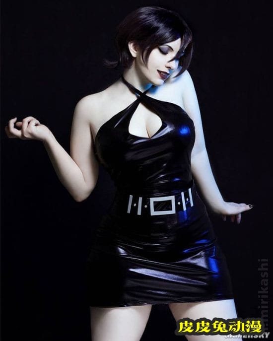 前凸后翘的绝对肉感 白皙俄妹COSER御姐气场十足